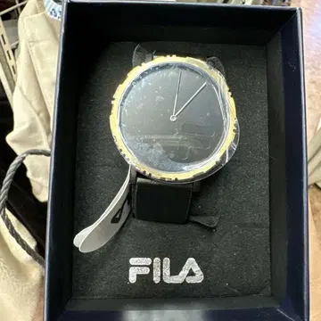 FILA 아날로그 시계 블랙/금 미사용