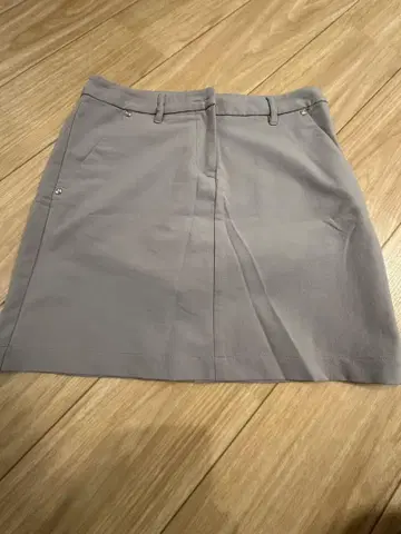 브리핑 스커트