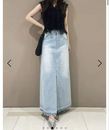 FRAY I.D 컷오프 세미 플레어 데님 스커트