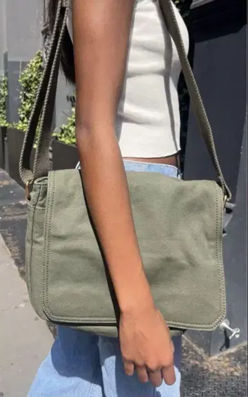 브랜디 멜빌 Brandy Melville 숄더백 카키