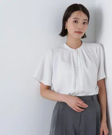 프론트 턱 플레어 슬리브 블라우스