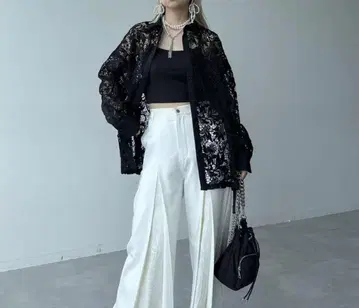 HARE 플라워 레이스 미들 셔츠