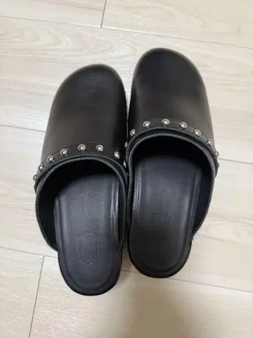 FETICO 스터드 샌들 블랙
