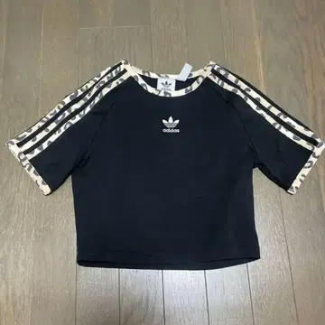 adidas 카모플라쥬 소매 반팔 T셔츠