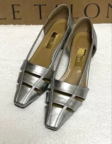 미사용 새상품 르 탈론 그리 나로 스퀘어 컷 펌프스 22cm