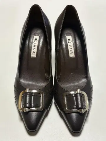 DIANA 다크 브라운 버클 펌프스 23.5cm