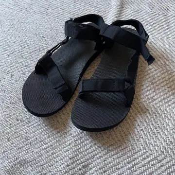 Teva 블랙 스포츠 샌들