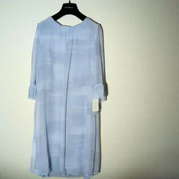 옅은 파란색 긴팔 스트라이프 원피스