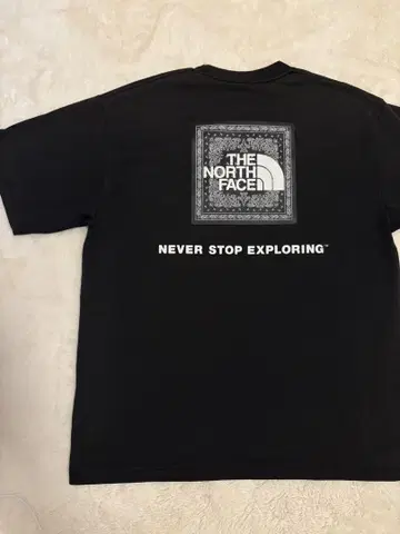 THE NORTH FACE 반다나 패턴 T셔츠 블랙