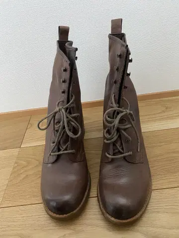브라운 가죽 레이스업 부티 닥터마틴 여성용