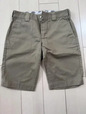 Dickies 카키 숏팬츠