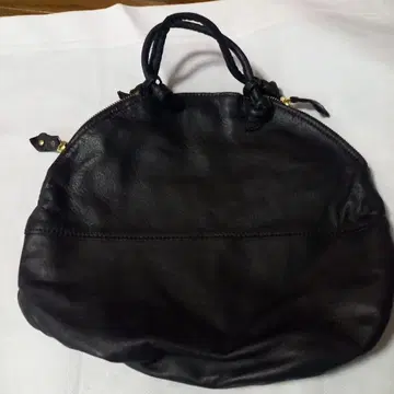 POMTATA 블랙 가죽 라운드 핸드백