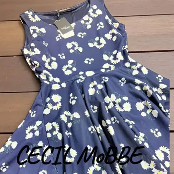 [새 상품] CECIL McBEE 꽃무늬 슬리브리스 미니 원피스