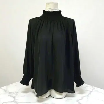 DOUX ARCHIVES 쉬폰 셔링 하이넥 블라우스 [F] 블랙