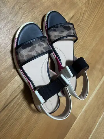 콜한 컴포트 샌들