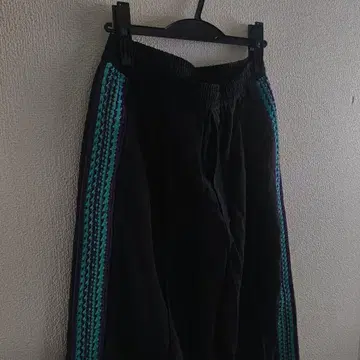 MAISON SPECIAL 사이드라인 나일론 팬츠