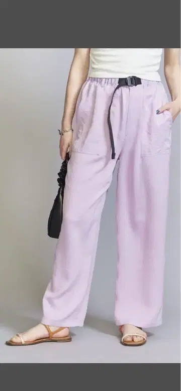 미사용 새상품 택 포함 아세테이트 새틴 카라비너 벨트 팬츠