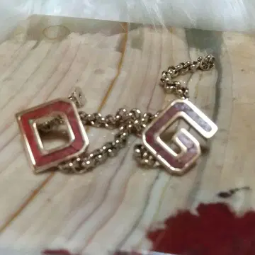 D&G 모티브 귀걸이(양쪽 귀용)