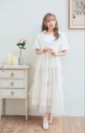 Areeam 자카드 퍼프 슬리브 튤 원피스 화이트