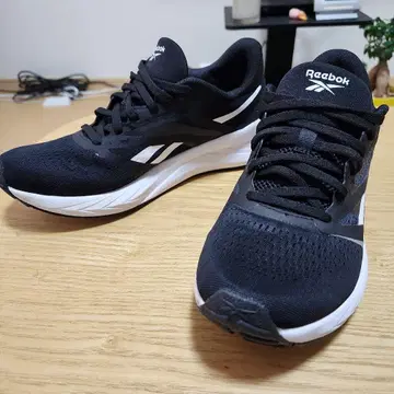 Reebok FLOATRIDE FUEL 블랙/화이트