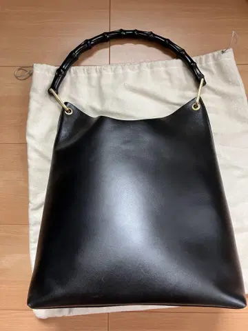 블랙 뱀부 핸들 토트백