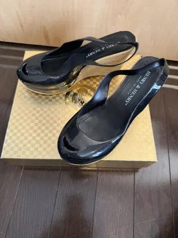 블랙 오픈토 웨지 샌들
