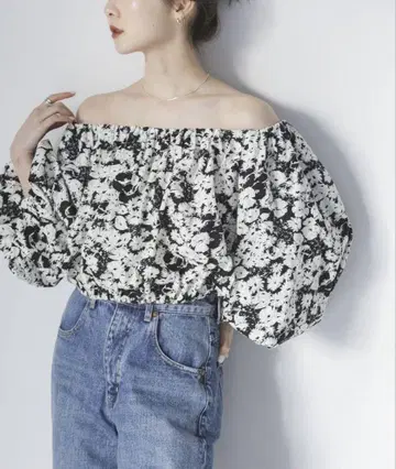 Spick&Span NOBLE 미니 플라워 프린트 오프숄더 벌룬 블라우스