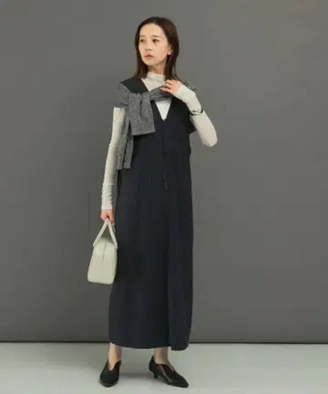 새상품급 어반리서치 로쏘 딥 V넥 스트라이프 원피스