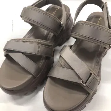 란다 비대칭 스트랩 스포츠 샌들 그레이지 LL