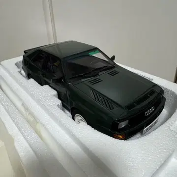 AUTOart Audi sport Quattro 1988 1/18