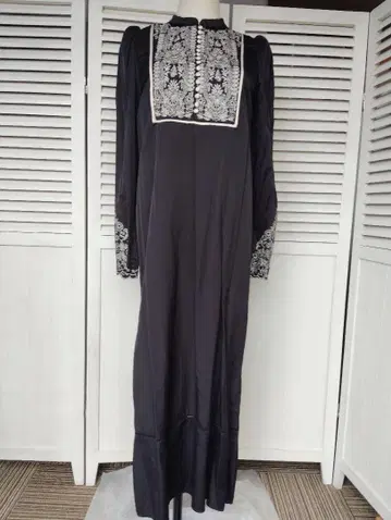 [새상품급] AMERI 자수 블랙 롱 드레스