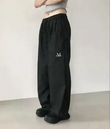 MUCENT 바지 데님 팬츠 블랙 한국