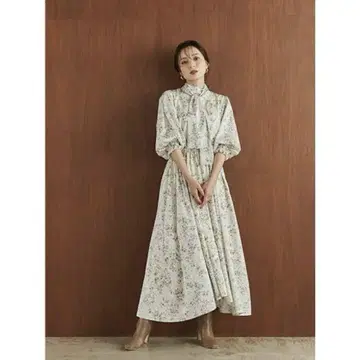 아뉴안스 보타이 리본 올 패턴 플레어 롱 원피스 베이지 계열