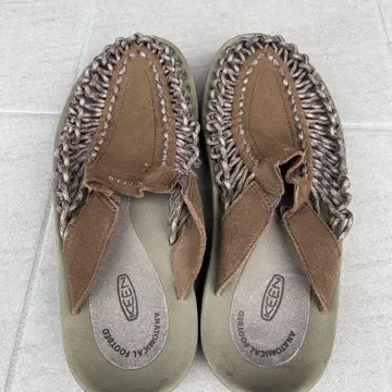 KEEN 뜨개질 샌들 US 9