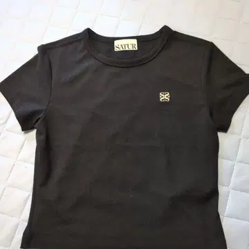 SATUR 블랙 크루넥 티셔츠 M