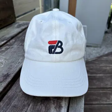 FILA x BE:FIRST 화이트 캡 로고 자수
