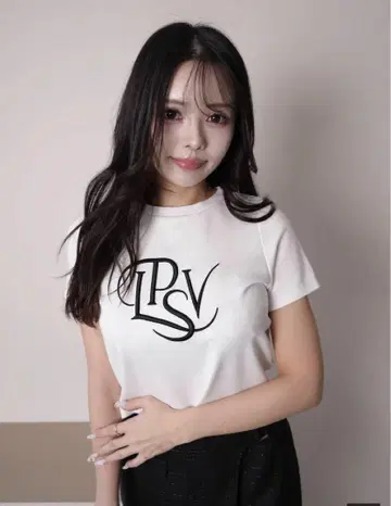 LIP SERVICE 커브 로고 티셔츠