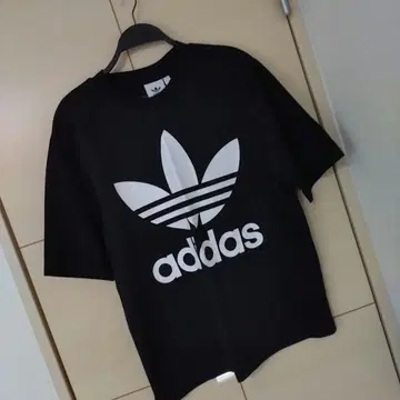 SALE 여성 adidas 블랙 반팔 티셔츠 로고 S 사이즈 익명 배송