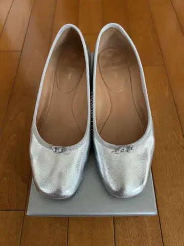 J&M Davidson의 스터드 발레 슈즈 24