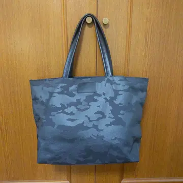 카모플라쥬 패턴 토트백