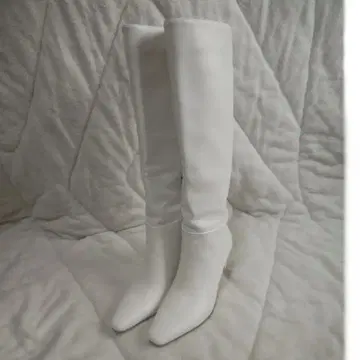 화이트 롱 부츠