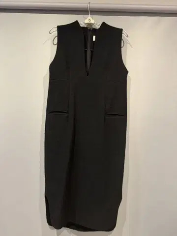 마메쿠로구치 슬리브리스 블랙 롱 원피스