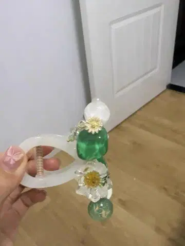 꽃 모티브 헤어 클립 그린 컬러