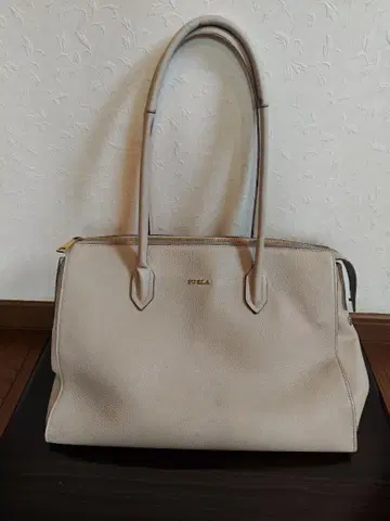 FURLA 베이지 가죽 토트백