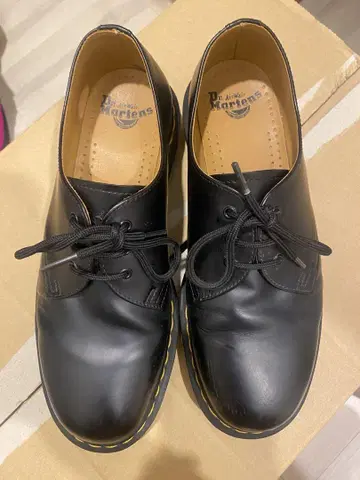 Dr. Martens 레이스업 슈즈 3홀