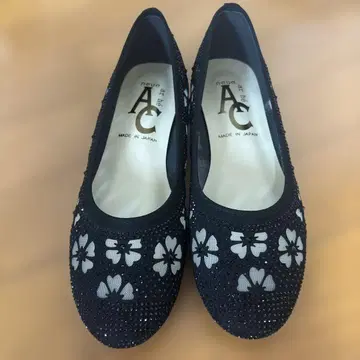 미사용 새상품 neue ar he ac 로퍼 블랙 23.5cm 3E