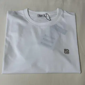 SATUR 화이트 티셔츠