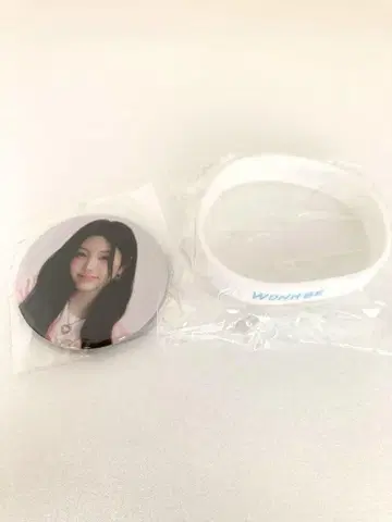 ILLIT 아일릿 GlitterDay 원희 러버 밴드 캔뱃지
