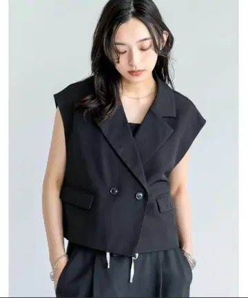 Re:EDIT 크롭 테일러드 베스트 M 사이즈 시착만 한 상품
