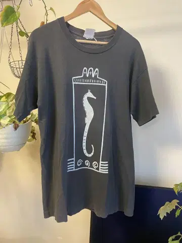 씨호스 해마 구제 페이드 T셔츠 L 사이즈 블랙